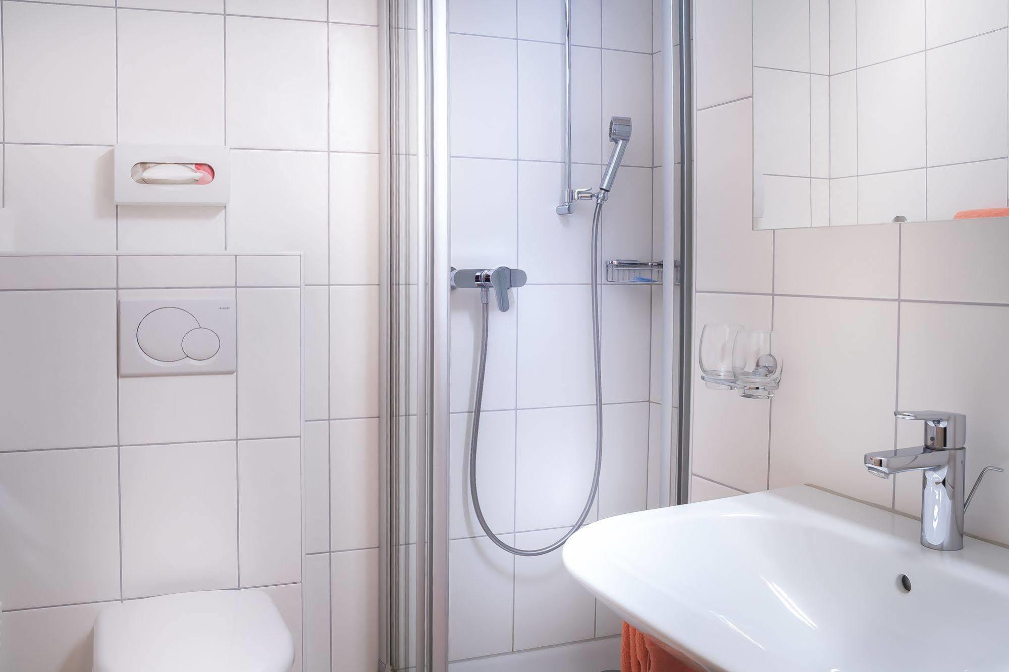 Seehotel Boutique Jaegerhof-Hubertus Faulensee Dış mekan fotoğraf